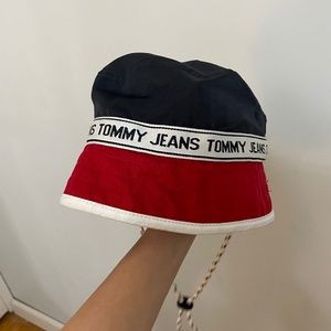 Tommy Hilfiger Bucket Hat